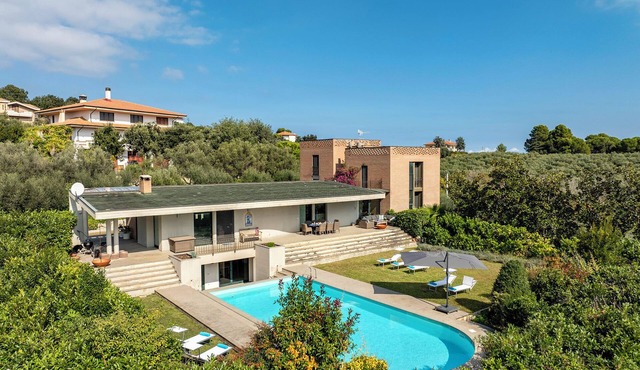 Villa Amyra 6+2, Emma Villas