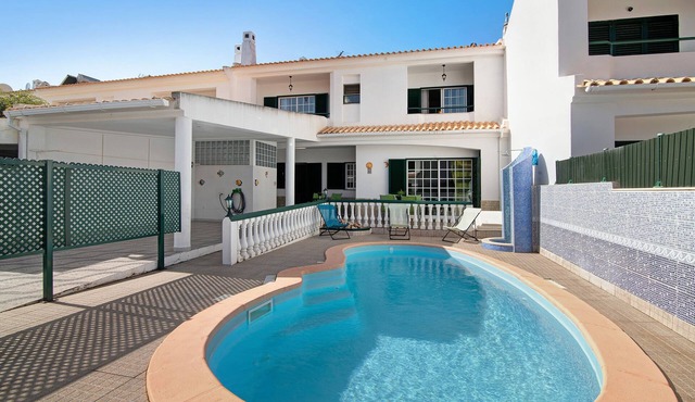Villa "Ana e Nuno" with Pool, Terrace & Wi-Fi