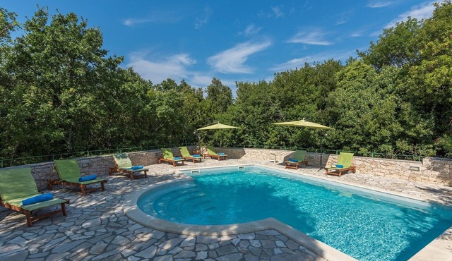 Villa Ana with shared Pool in Resort Vlakovo