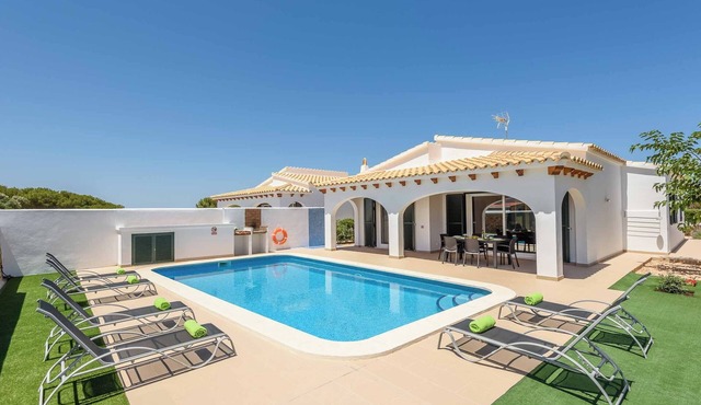 Villa Anabel - Three Bedroom Villa, Sleeps 6