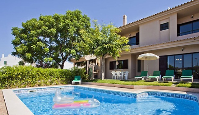Villa Andre 3 bedroom villa with pool - walking distance to Albufeira