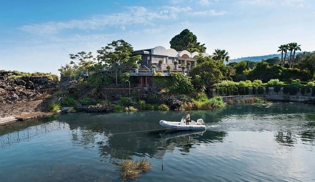 Villa Anemone - Iris Apartment, Sea Front