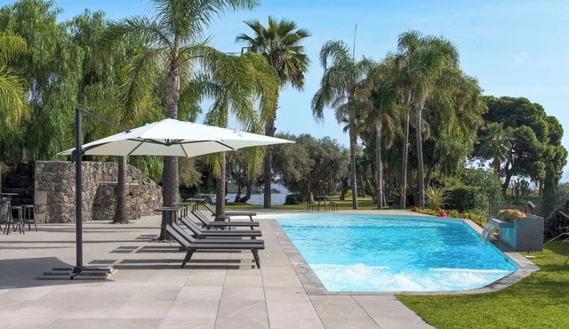 Villa Anemone (Razza) sea front apartment