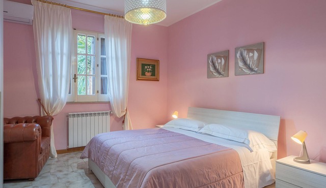 "Villa Angela" with Terrace, Shared Garden & Wi-Fi