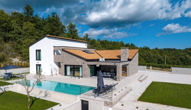 Villa Angelina – luxury villa offering pool with shallow section and Media Room