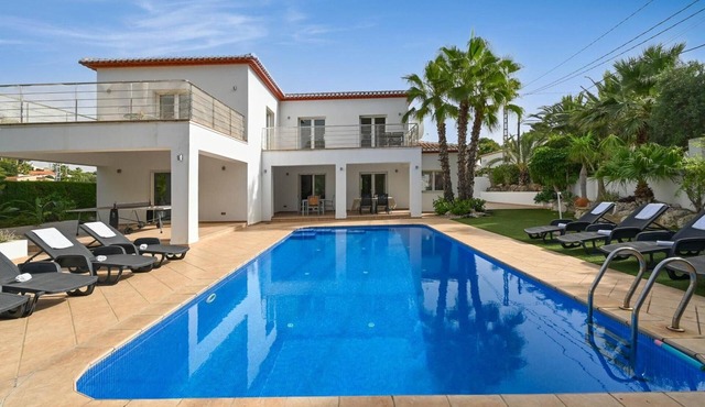 Villa 'Angels' with Mountain Views, Wi-Fi and Air Conditioning