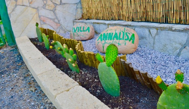 Villa Annalisa with sea view and pool a few steps away from Palermo and Cefalù