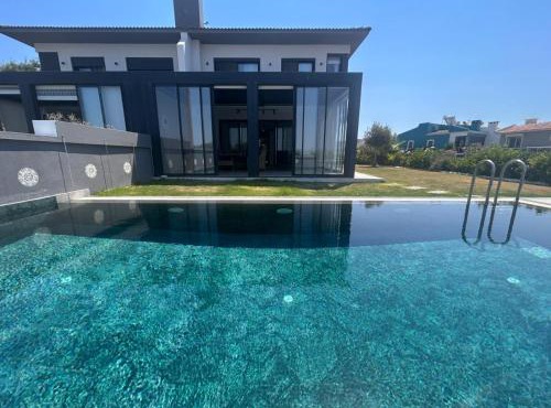 Villa Ant