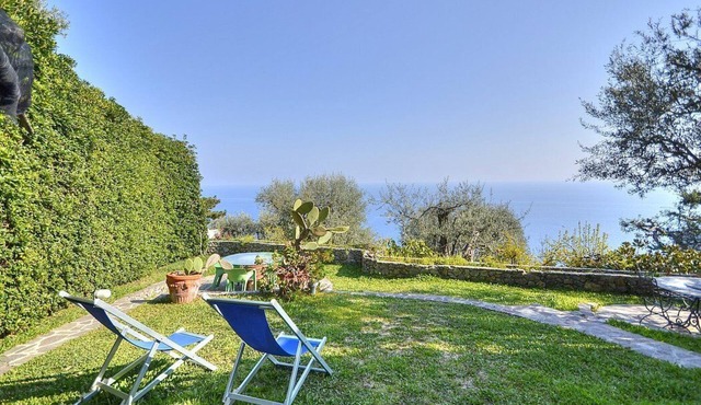 Villa Ariella: A welcoming cottage which faces the sun and the sea, with Free WI-FI.
