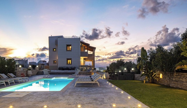 Villa Aris, a serene Villa with 3BRs, with private outdoor Pool & BBQ area.