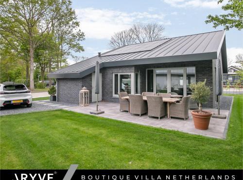 VILLA ARYVE in See-, Strand- und Golfplatznähe inklusive NETFLIX, Bad en Suite und Wohlfühlgarantie