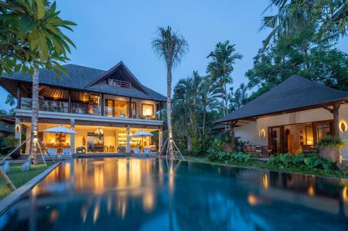 Villa Asmara Cemagi - Fully Staffed Peaceful Beachside Villa