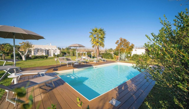 Villa Assunta With Pool Near The Sea, Melendugno, Italy
