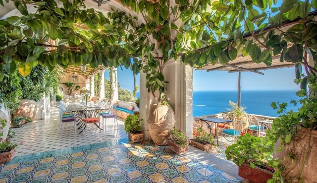 Villa Augusta heaven in a room! Swimming pool with view. Services included!