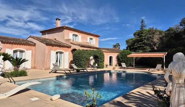 VILLA AVEC PISCINE LES ÉCUREUILS