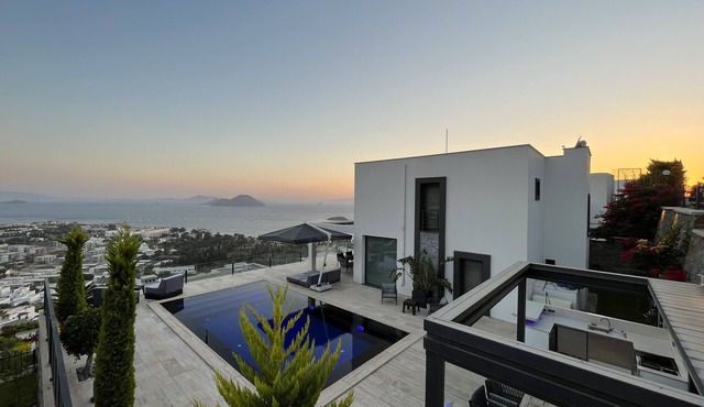 Villa Aylinda with Private Heated Pool