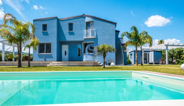 Villa azzurra with private swimming pool
