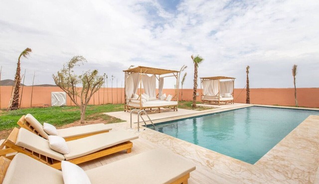 Villa B - Private swimming pool not overlooked
