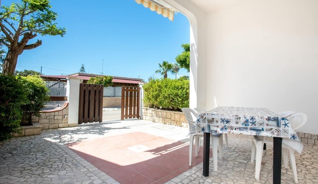 Villa Bahia, Torre Lapillo beach holiday (TL37)