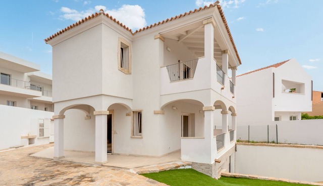 "Villa Barbara" with sea view, garden & Wi-Fi