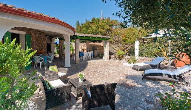 Villa Beach 'Le Saline' 9 people