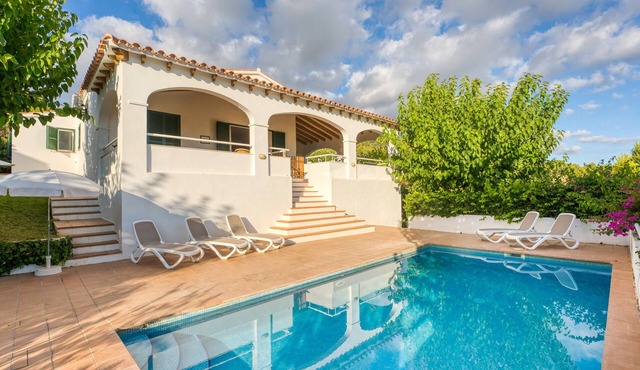Villa Beatriz with Sea View, Wi-Fi, Garden, Terrace & Pool; Parking Available