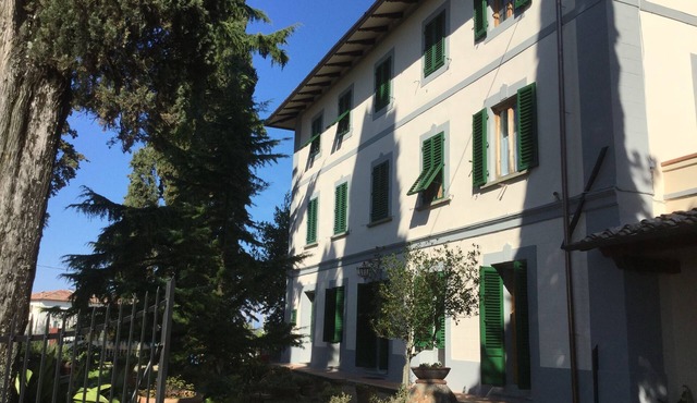 Villa between Florence Siena and Pisa. 1 km to village. A/C in all rooms-Wi Fi