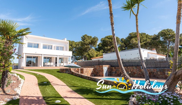 Villa Bianka R211 with Private Pool, tenis court and Sea Viewsn