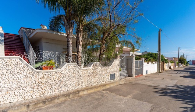 Villa 'Bilocale A Torre Lapillo' with Shared Terrace and Air Conditioning