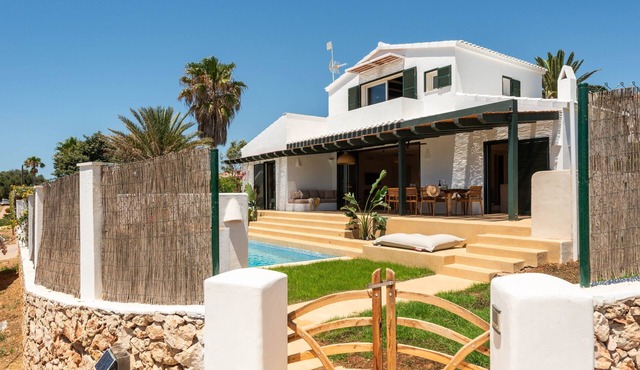 Villa 'Binimadi' with Sea View, Wi-Fi and Air Conditioning