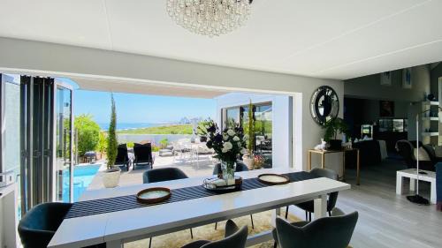Villa Blau Beachfront Beach House in Grotto Bay Private Nature Reserve - West Coast