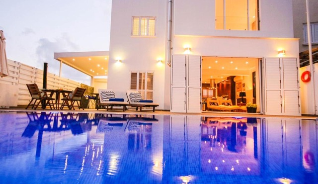 Villa Blue Phoenix