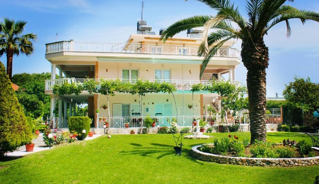 VILLA BORA