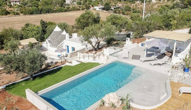 Villa 'Borgo Trulli 1817' with Private Pool, Wi-Fi and Air Conditioning