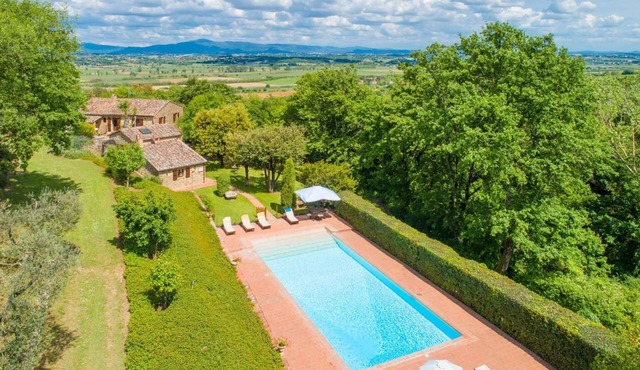 Villa Bramasole Large Private Pool, WiFi
