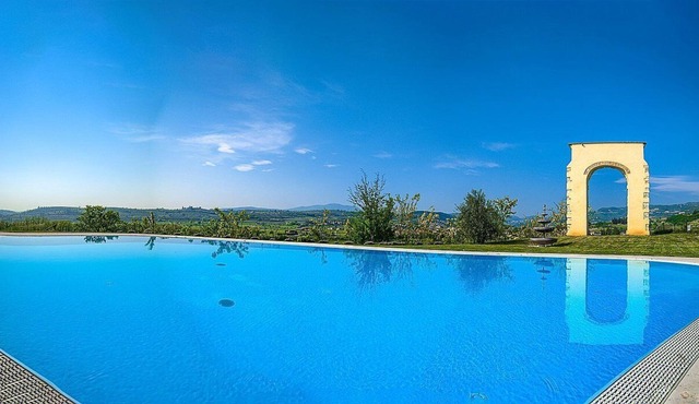 Villa Brunilde: A charming three-story villa situated in a quiet location on the hills of Valpolicella, surrounded by the greenery and the Amarone vineyards, with Free WI-FI.