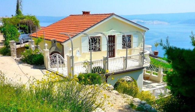 VILLA BUGENVILLA full sea view, large terrace, beautiful garden, quiet location.