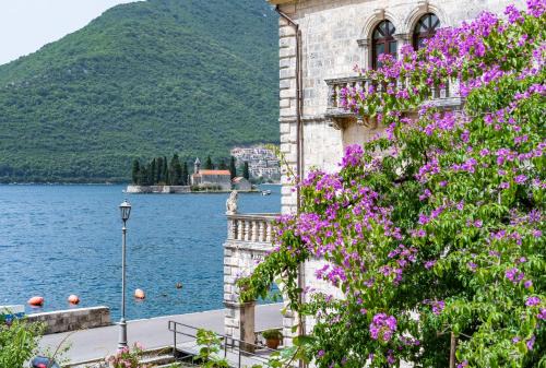 Villa Burovic Historic Beachfront Stone House Perast