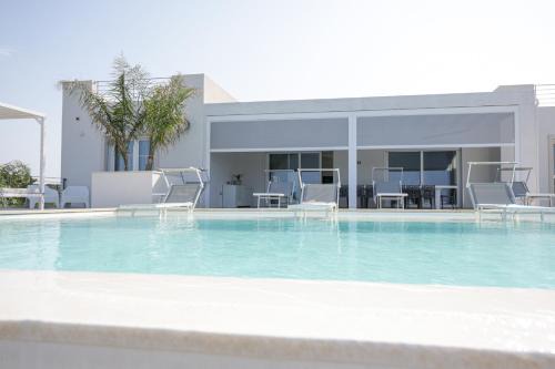 Villa con piscina e vista mare immersa nella natura