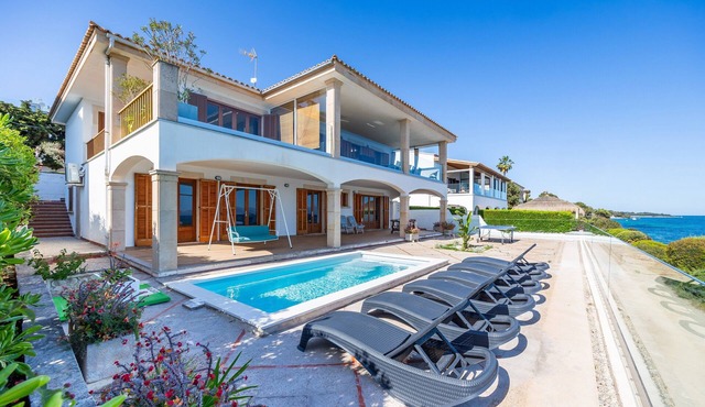 Villa 'Ca'n Torrens' with Sea Views, Wi-Fi and Air Conditioning
