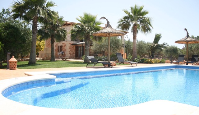 Villa Ca na Servera, swimming pool, wifi, satellite, barbecue. Ideal families.