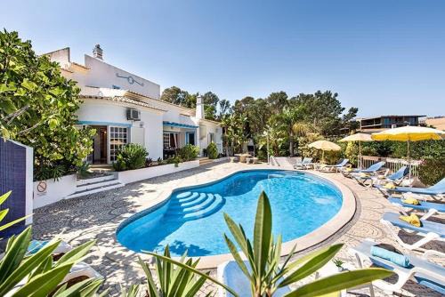 Villa Cabrita, Superb location, large villa, walk to restaurants, supermarkets beach