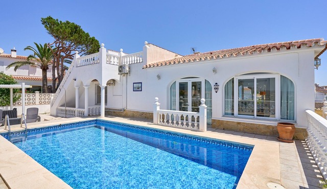 Villa 'Caleta Del Sol' with Sea View, Wi-Fi and Air Conditioning