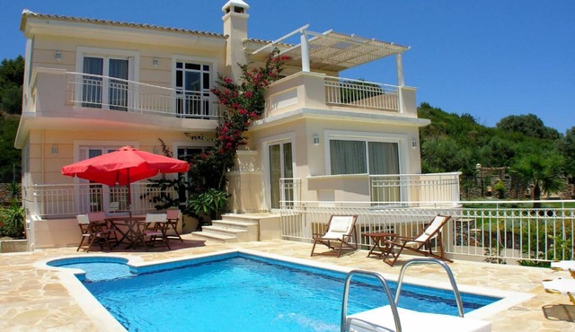 Villa Callistemon - Four Bedroom Villa, Sleeps 9
