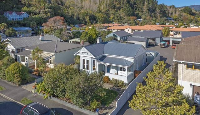Villa Cambria - Where Tranquility meets Modern Comfort in Nelson's Heart