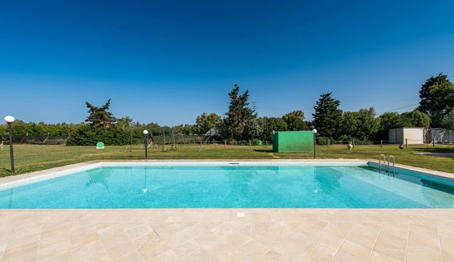 Villa 'Camera 2' with Shared Pool, Wi-Fi and Air Conditioning