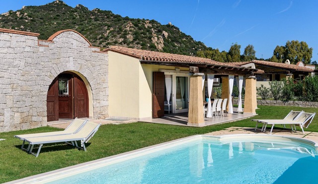 Villa 'Campidano' with Private Pool, Wi-Fi and Air Conditioning