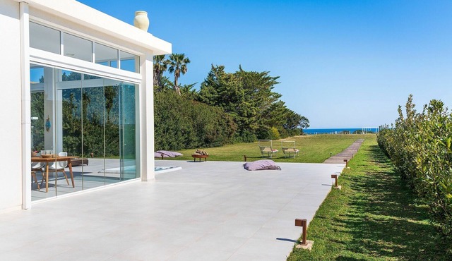 Villa Caponegro - Modern villa with outdoor jacuzzi not heated , 200 m from the seaside , in Sicily