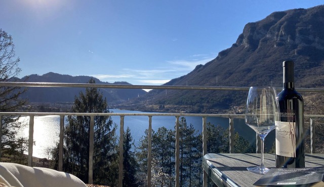 Villa Carlotta type C2, great view, large balcony, 300m to the lake, 4-5 pers.