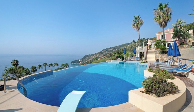 Villa 'Caroleo' with Sea View, Private Pool and Wi-Fi